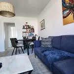 With Free Parking Close To Downtown And Nature! Apartamento