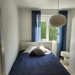 With Free Parking Close To Downtown And Nature!