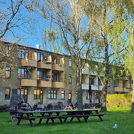 With Free Parking Close To Downtown And Nature! *