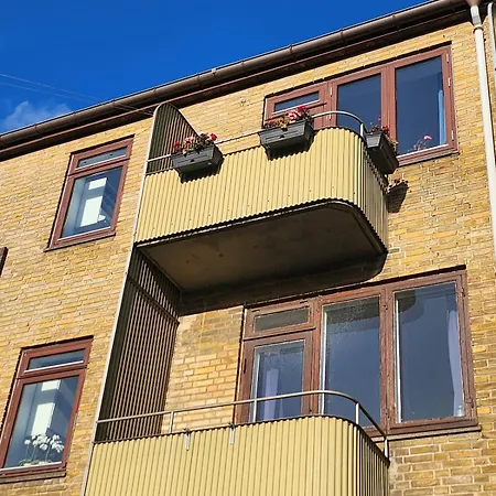 With Free Parking Close To Downtown And Nature! *