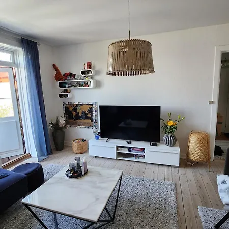 With Free Parking Close To Downtown And Nature! Lägenhet *