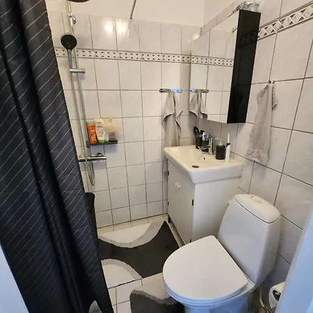 Lägenhet With Free Parking Close To Downtown And Nature! *