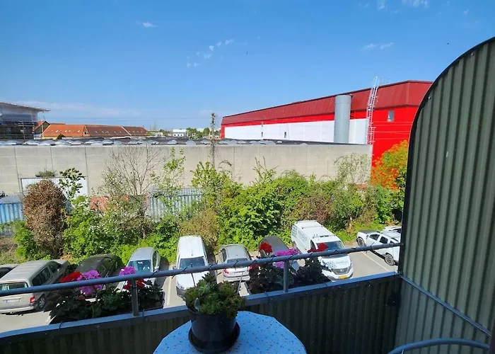 Apartament With Free Parking Close To Downtown And Nature!
