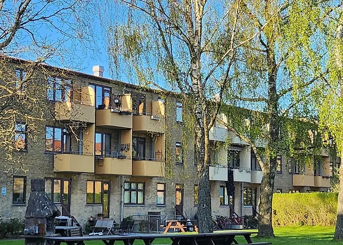 With Free Parking Close To Downtown And Nature! *
