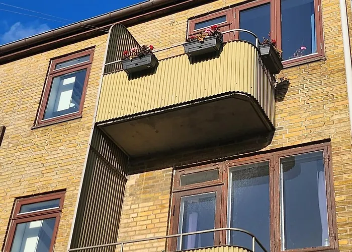 With Free Parking Close To Downtown And Nature! *