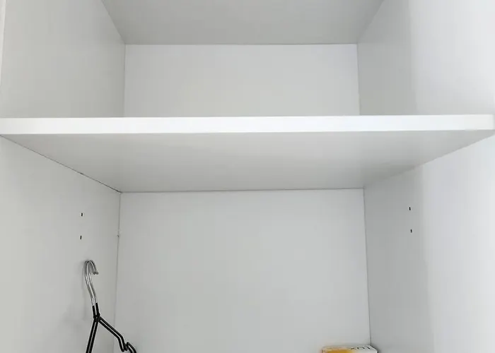With Free Parking Close To Downtown And Nature!
