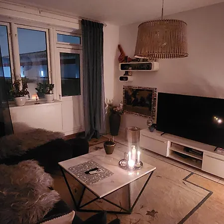 With Free Parking Close To Downtown And Nature! *