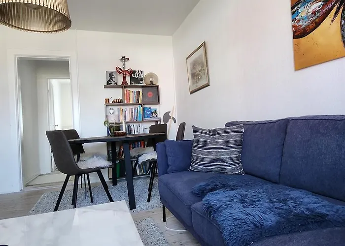 With Free Parking Close To Downtown And Nature! Apartman