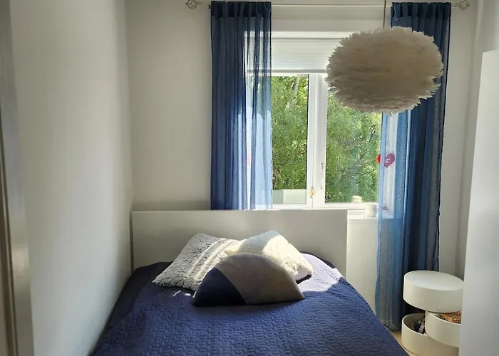With Free Parking Close To Downtown And Nature!
